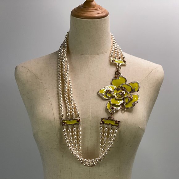 Authentic Vintage Valentino Statement Belt - Picture 2 of 15